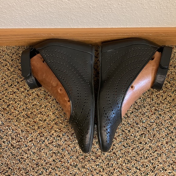 Jeffrey Campbell Black Wedge Cirque Cut-Out Ankle Strap Heels, size 8 - Picture 4 of 11